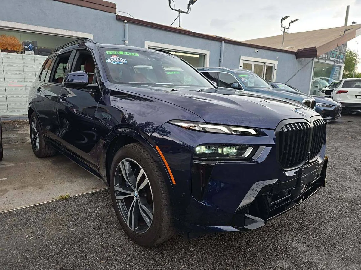 BMW X7 SPORTS ACTIVITY VEHICLE 2023