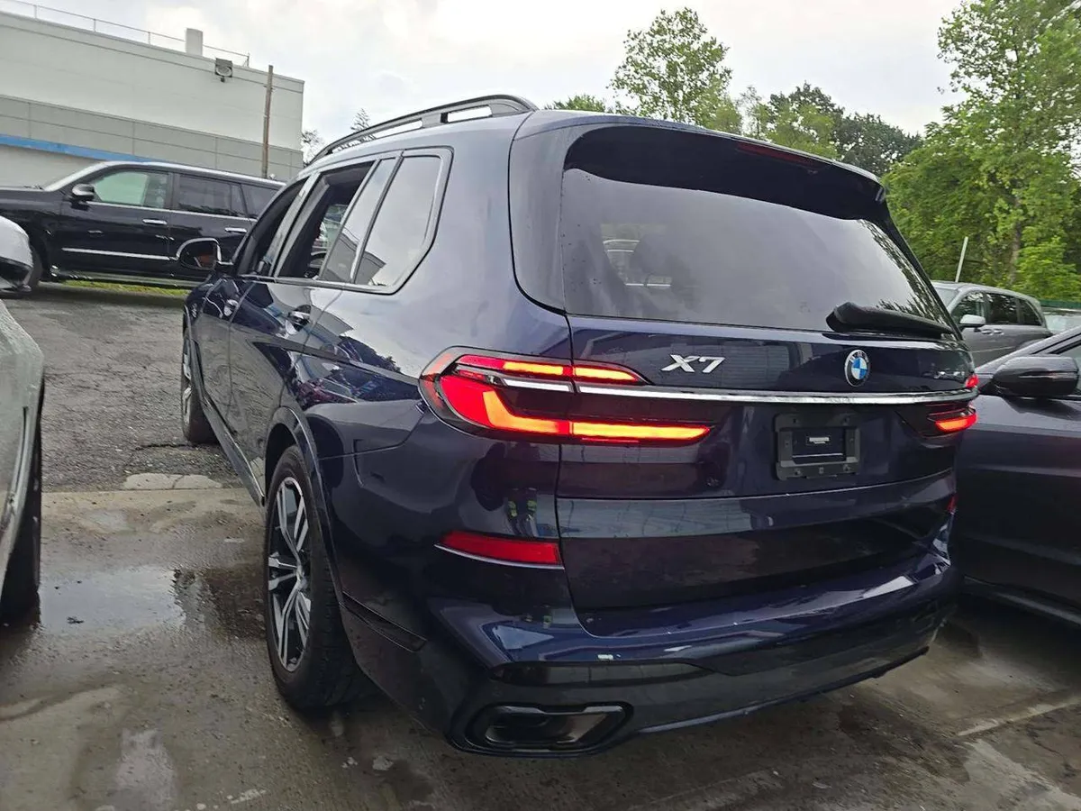 BMW X7 SPORTS ACTIVITY VEHICLE 2023