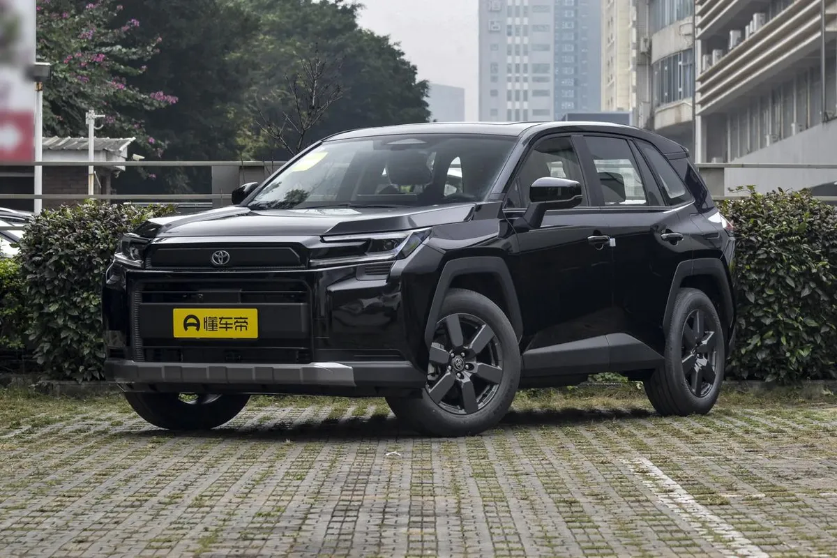 TOYOTA RAV4 LUXURY 2026
