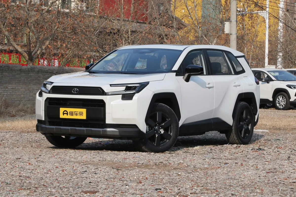 TOYOTA RAV4 LUXURY 2026