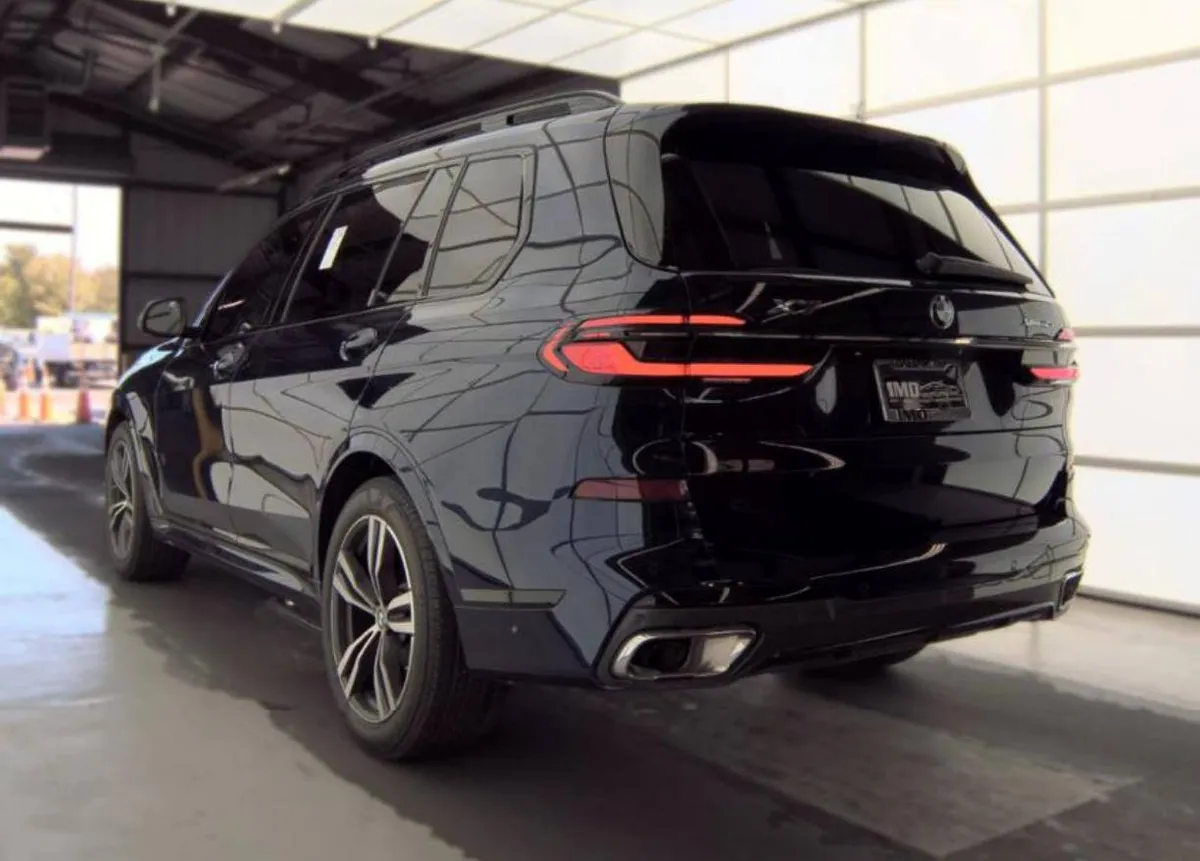 BMW X7 SPORTS ACTIVITY VEHICLE 2023