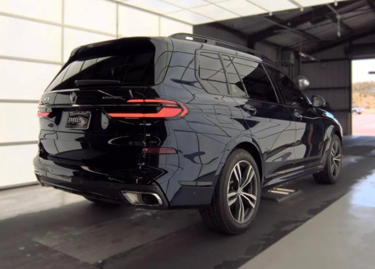 BMW X7 SPORTS ACTIVITY VEHICLE 2023