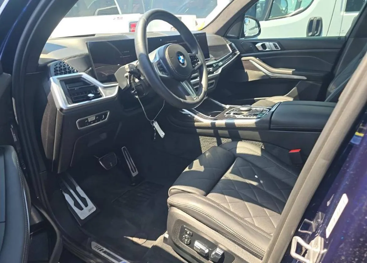 BMW X7 SPORTS ACTIVITY VEHICLE 2023