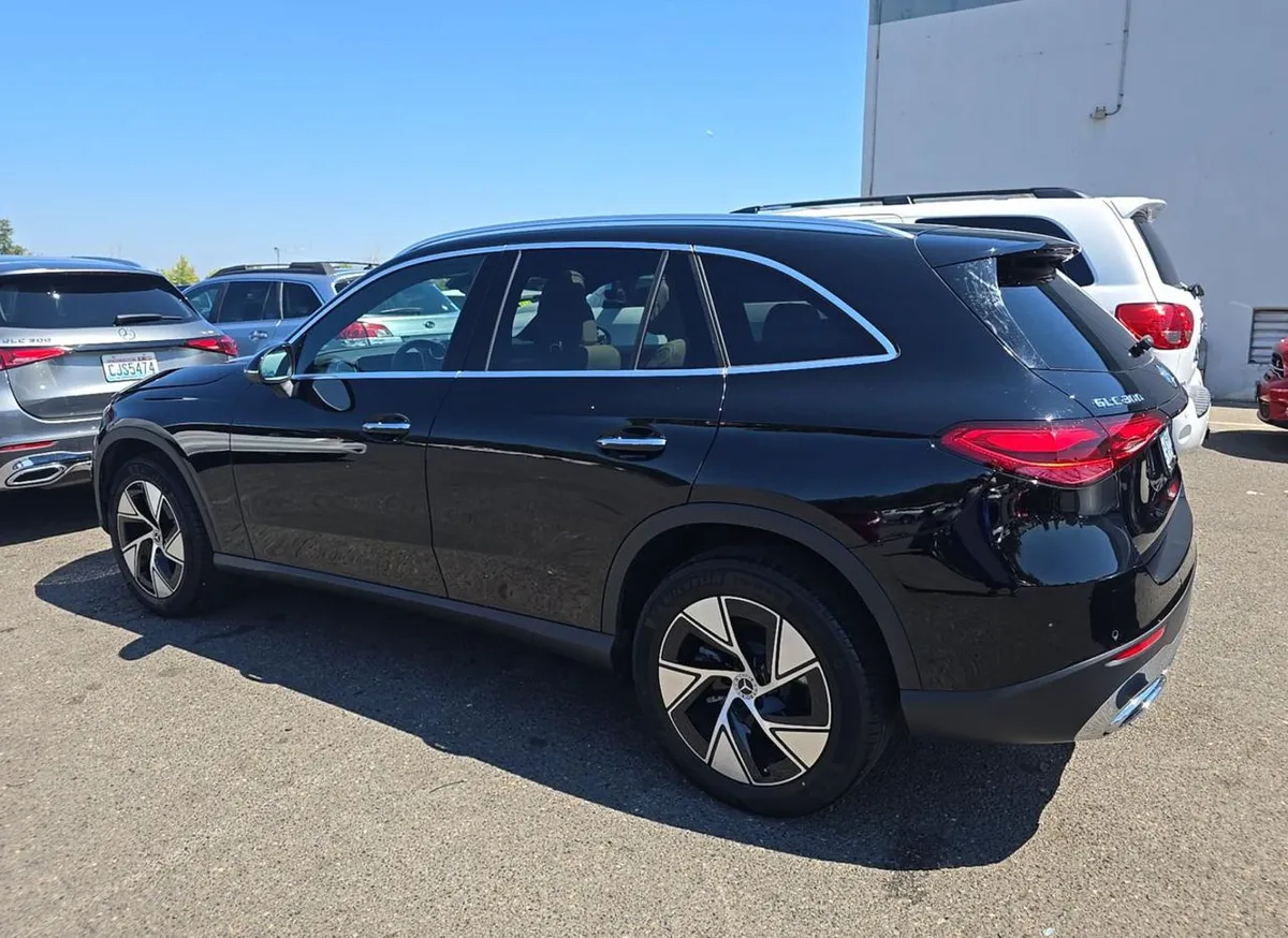 MERCEDES-BENZ GLC 300 2024