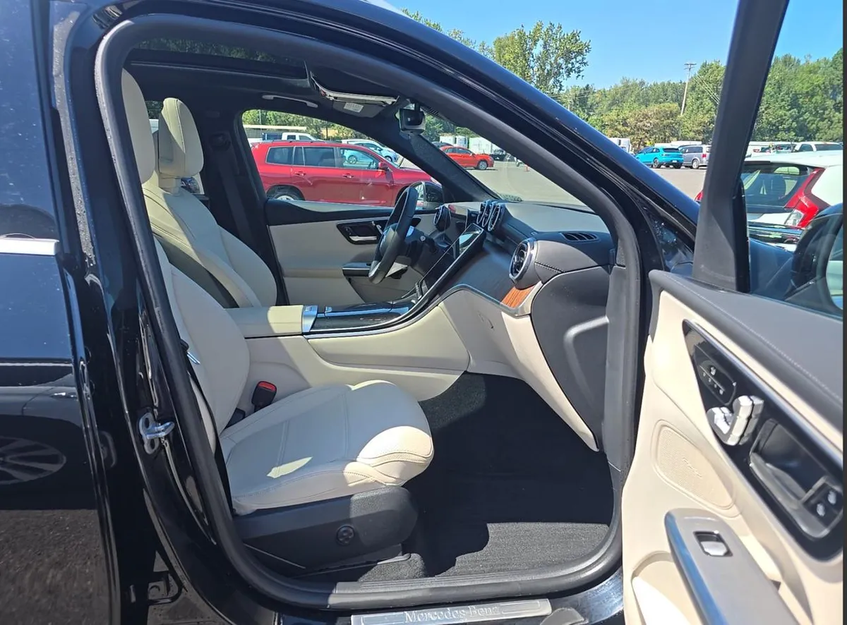 MERCEDES-BENZ GLC 300 2024