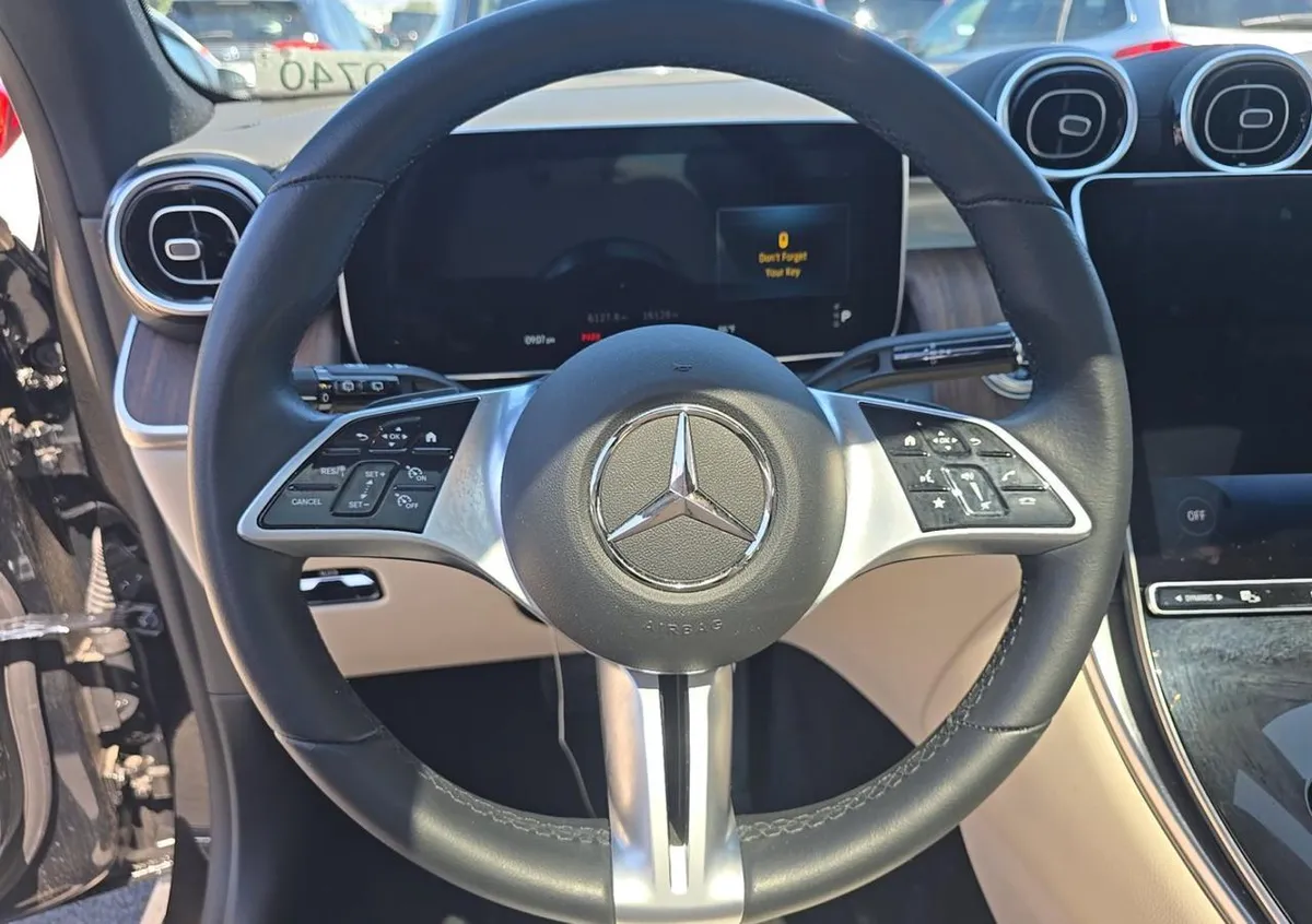 MERCEDES-BENZ GLC 300 2024