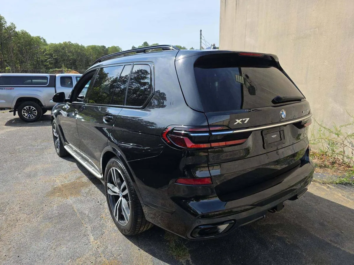 BMW X7 SPORTS ACTIVITY VEHICLE 2023