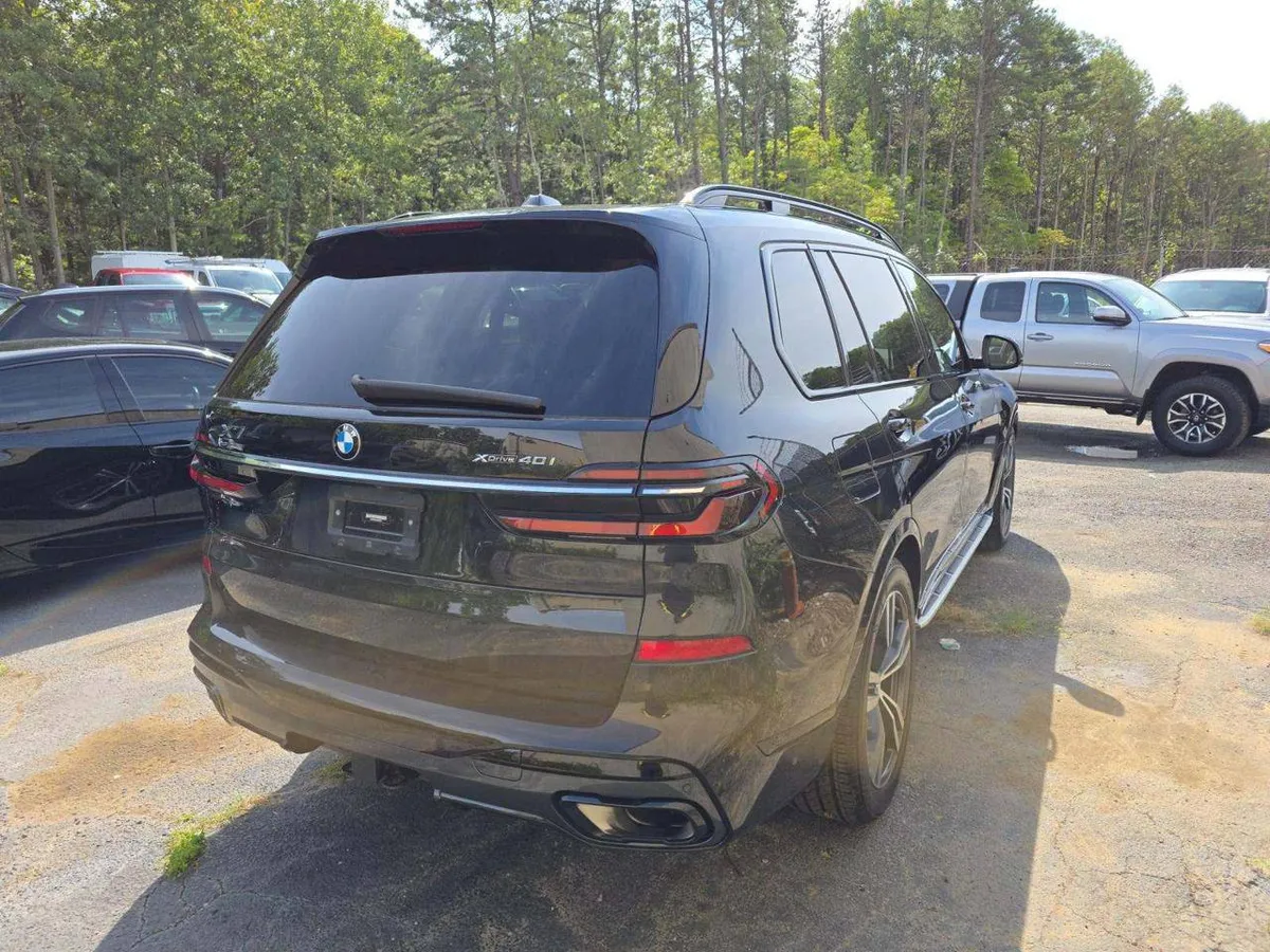 BMW X7 SPORTS ACTIVITY VEHICLE 2023