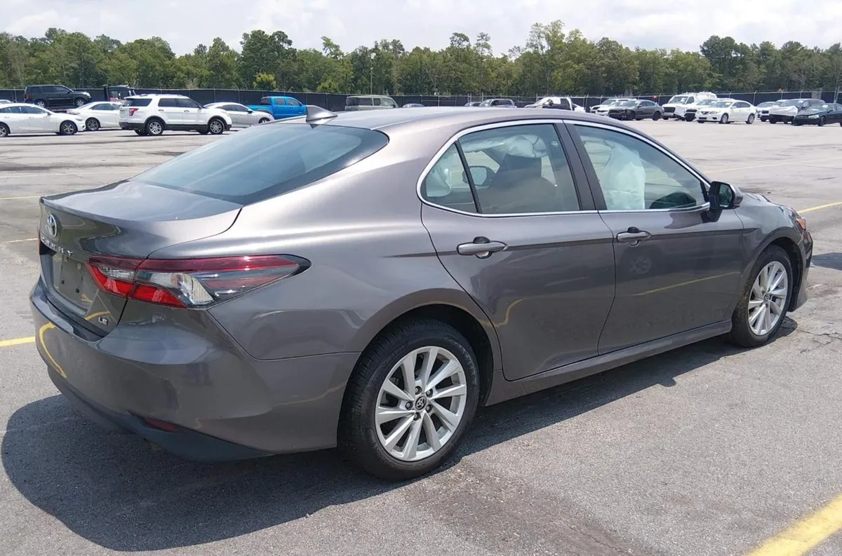 TOYOTA CAMRY LE 2023