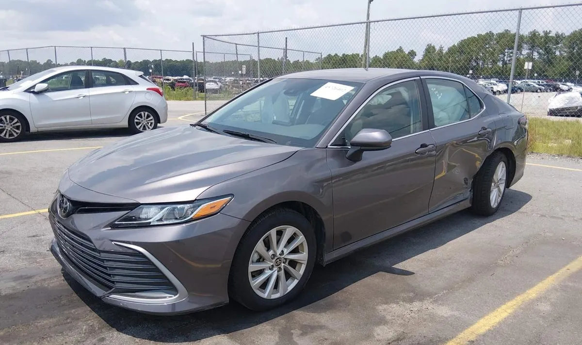 TOYOTA CAMRY LE 2023