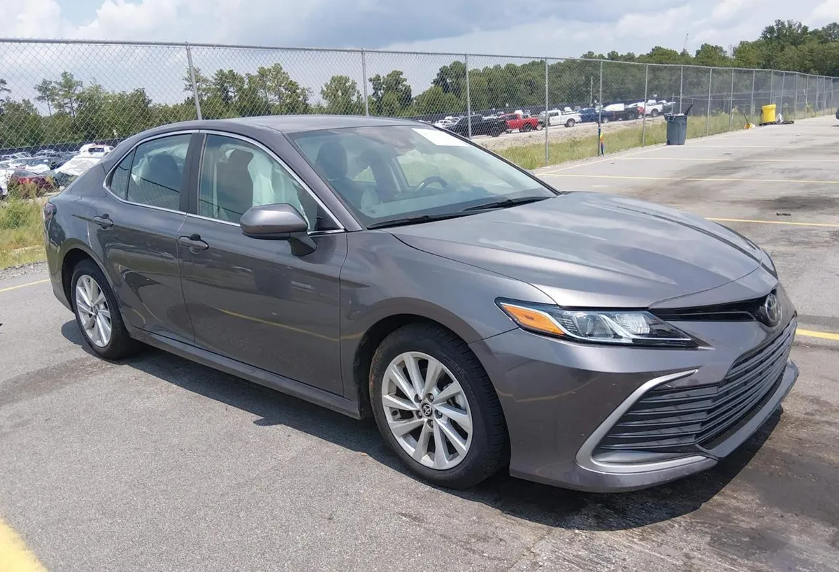 TOYOTA CAMRY LE 2023