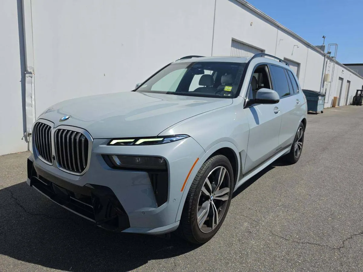 BMW X7 SPORTS ACTIVITY VEHICLE 2024