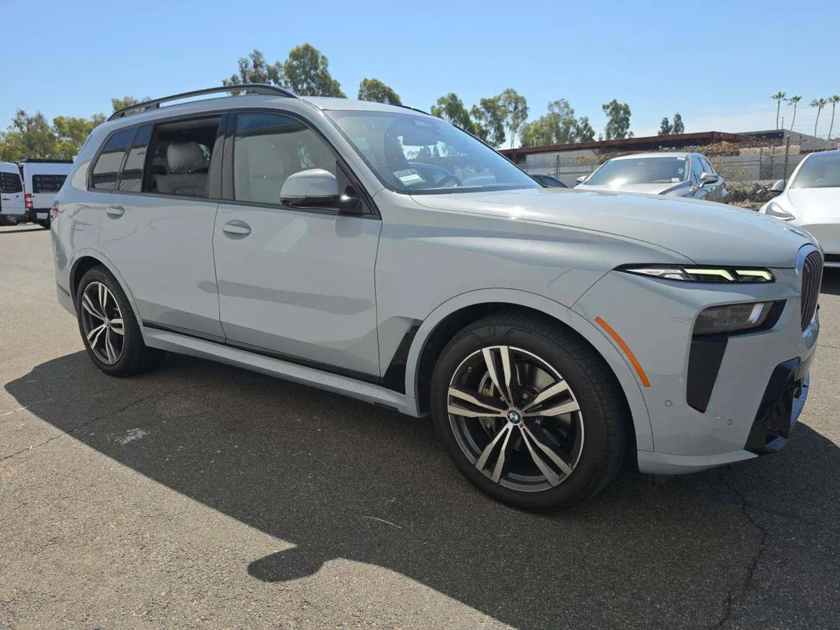 BMW X7 SPORTS ACTIVITY VEHICLE 2024