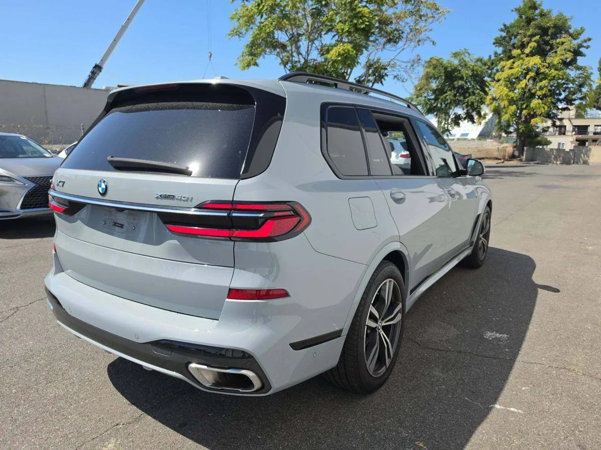 BMW X7 SPORTS ACTIVITY VEHICLE 2024