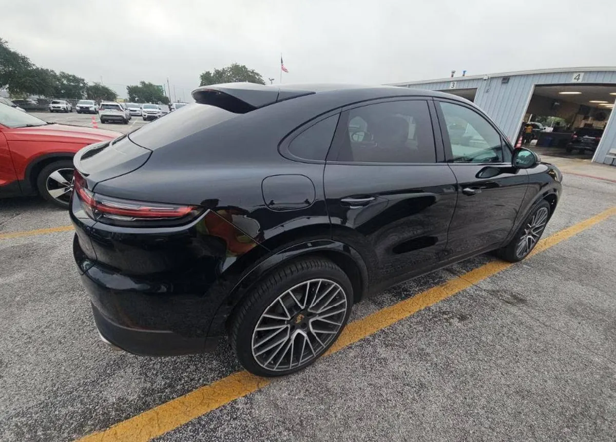 PORSCHE CAYENNE COUPE 2023