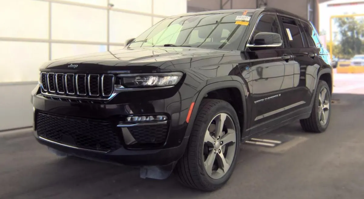 JEEP GRAND CHEROKEE LUXURY TECH GROUP II (КАМЕРЫ 360 ПАРКТРОНИКИ БЕСПРОВОДНАЯ ЗАРЯДКА ЭЛЕКТРОПРИВОД РУЛЯ С ПАМЯТЬЮ ДАТЧИ 2022