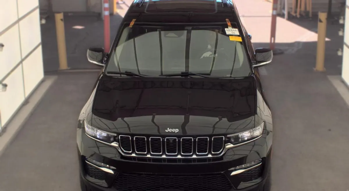 JEEP GRAND CHEROKEE LUXURY TECH GROUP II (КАМЕРЫ 360 ПАРКТРОНИКИ БЕСПРОВОДНАЯ ЗАРЯДКА ЭЛЕКТРОПРИВОД РУЛЯ С ПАМЯТЬЮ ДАТЧИ 2022