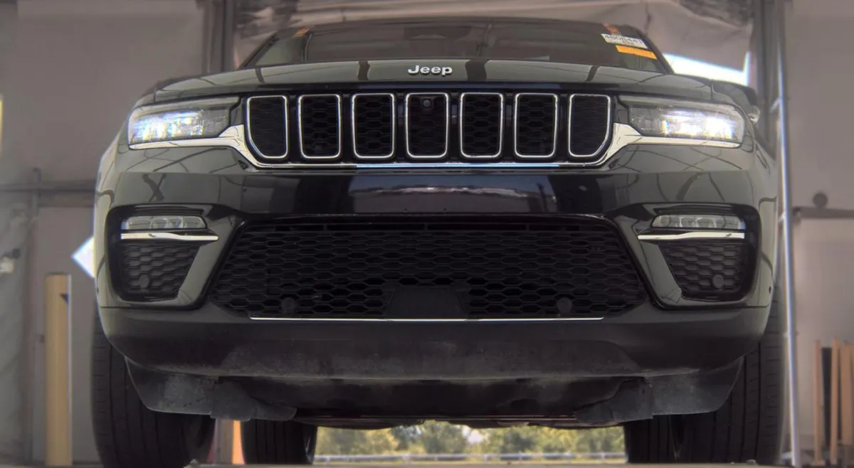 JEEP GRAND CHEROKEE LUXURY TECH GROUP II (КАМЕРЫ 360 ПАРКТРОНИКИ БЕСПРОВОДНАЯ ЗАРЯДКА ЭЛЕКТРОПРИВОД РУЛЯ С ПАМЯТЬЮ ДАТЧИ 2022