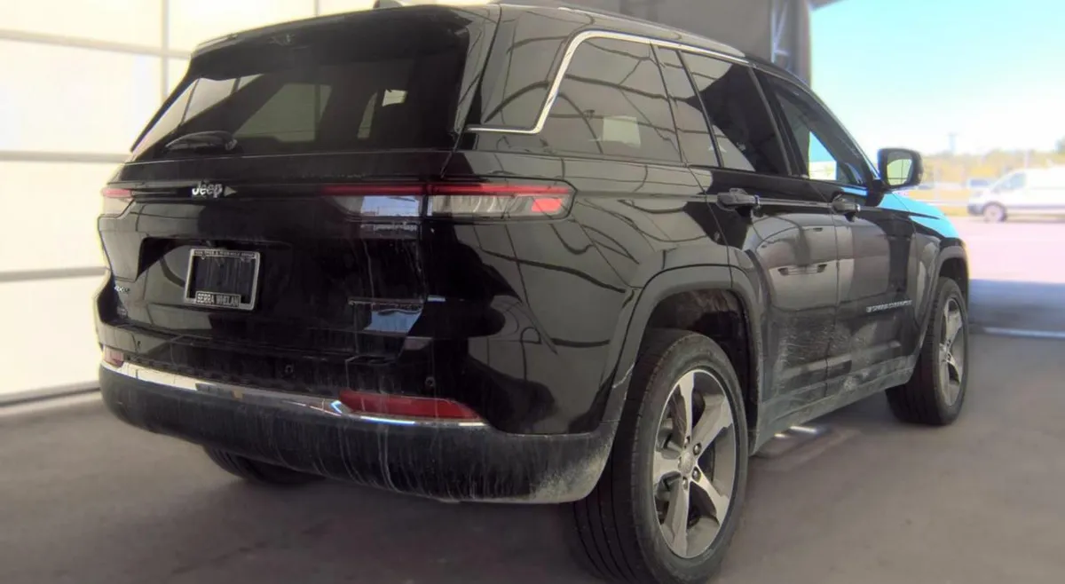 JEEP GRAND CHEROKEE LUXURY TECH GROUP II (КАМЕРЫ 360 ПАРКТРОНИКИ БЕСПРОВОДНАЯ ЗАРЯДКА ЭЛЕКТРОПРИВОД РУЛЯ С ПАМЯТЬЮ ДАТЧИ 2022