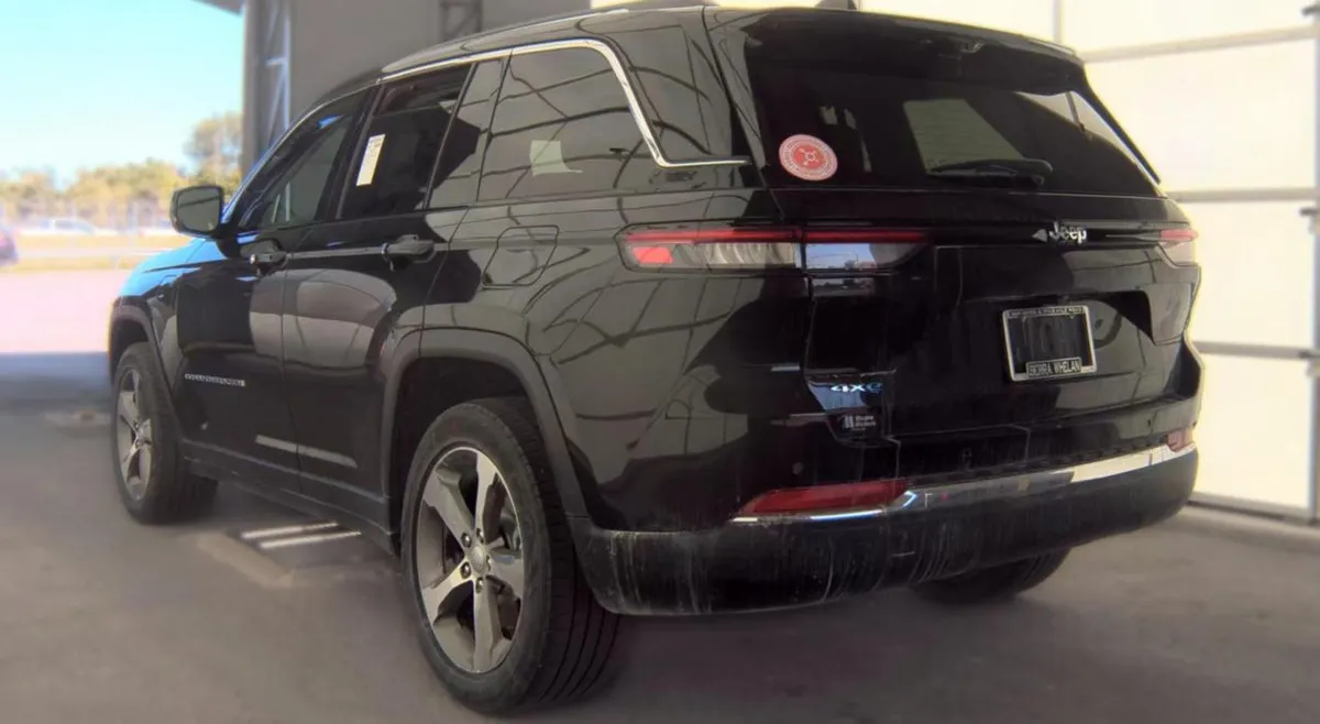 JEEP GRAND CHEROKEE LUXURY TECH GROUP II (КАМЕРЫ 360 ПАРКТРОНИКИ БЕСПРОВОДНАЯ ЗАРЯДКА ЭЛЕКТРОПРИВОД РУЛЯ С ПАМЯТЬЮ ДАТЧИ 2022