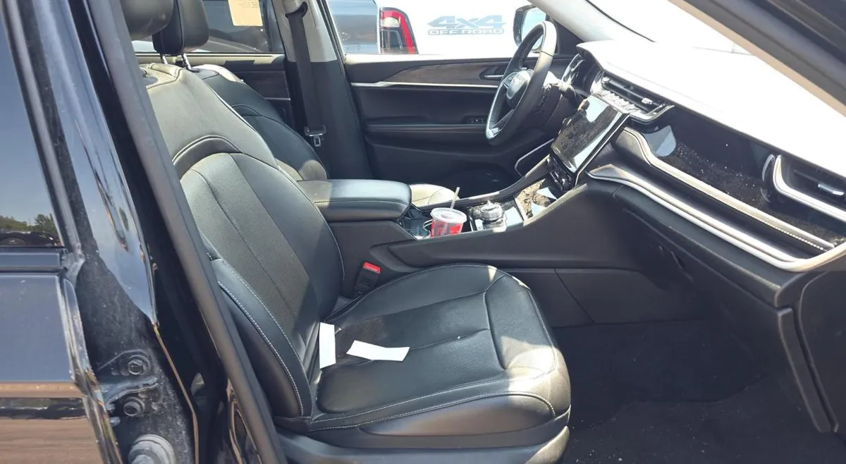 JEEP GRAND CHEROKEE LUXURY TECH GROUP II (КАМЕРЫ 360 ПАРКТРОНИКИ БЕСПРОВОДНАЯ ЗАРЯДКА ЭЛЕКТРОПРИВОД РУЛЯ С ПАМЯТЬЮ ДАТЧИ 2022