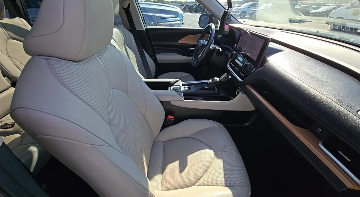 TOYOTA GRAND HIGHLANDER LIMITED 2024