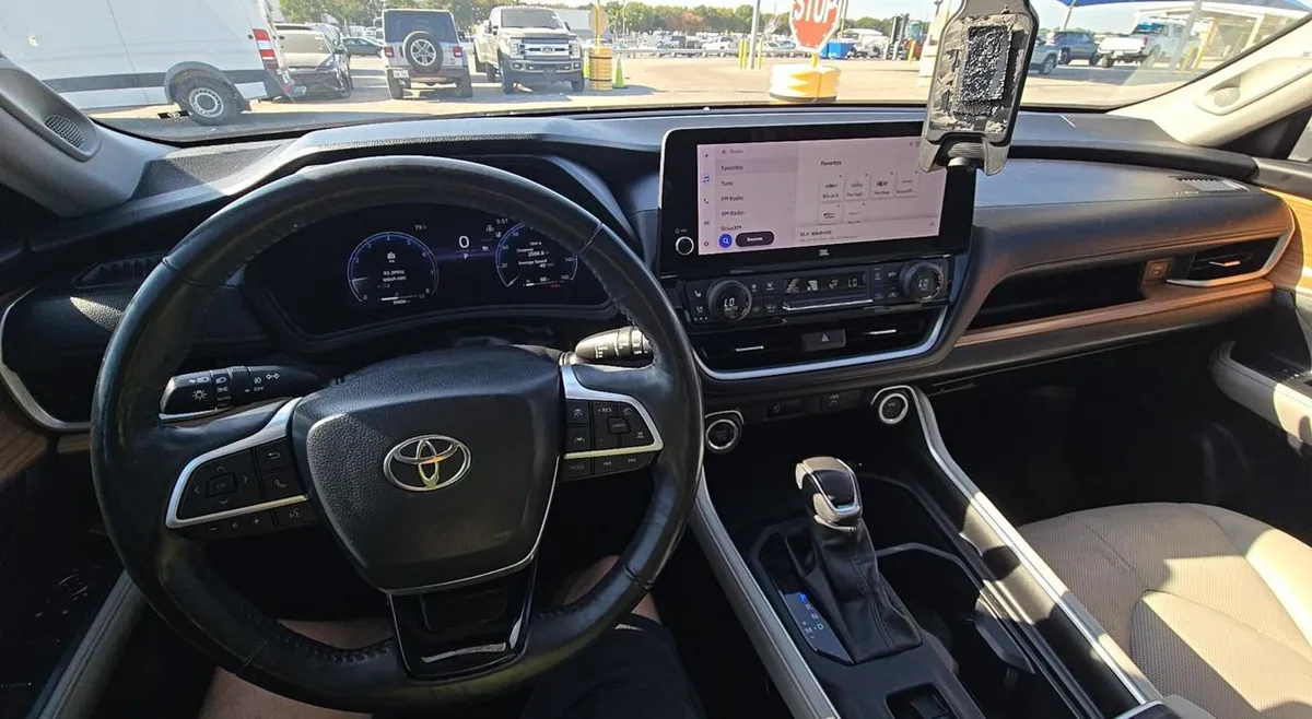 TOYOTA GRAND HIGHLANDER LIMITED 2024