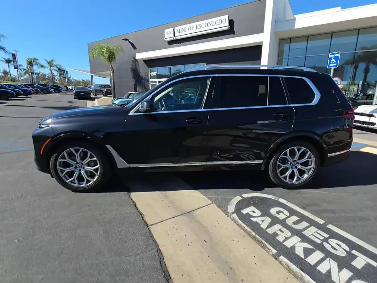 BMW X7 SPORTS ACTIVITY VEHICLE 2023