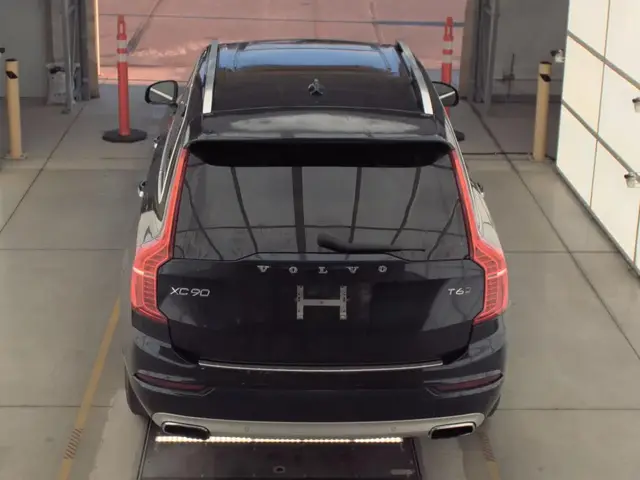 VOLVO XC90 T6 MOMENTUM 7-PASSENGER 2017