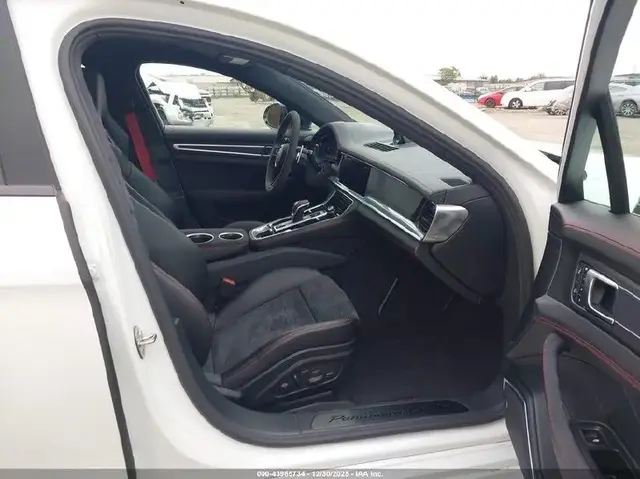 PORSCHE PANAMERA GTS 2023