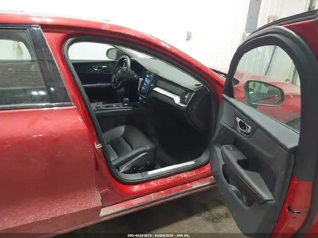 VOLVO S60 B5 CORE DARK 2023