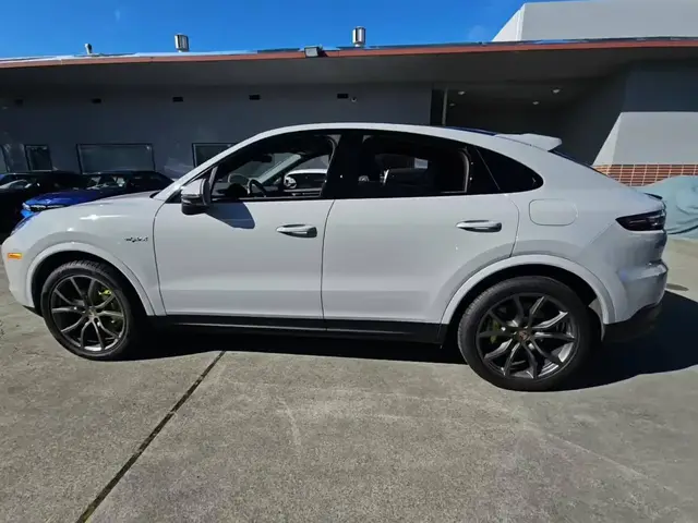 PORSCHE CAYENNE E-HYBRID COUPE 2022