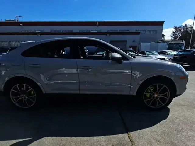 PORSCHE CAYENNE E-HYBRID COUPE 2022