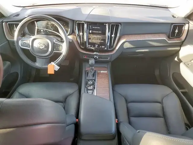 VOLVO XC60 T5 MOMENTUM 2021