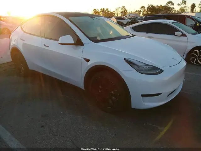 TESLA MODEL Y LONG RANGE 2023