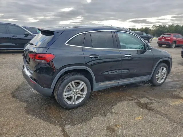 MERCEDES-BENZ GLA 250 2021