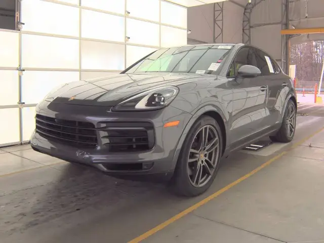 PORSCHE CAYENNE COUPE 2023