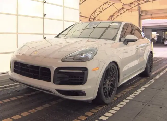 PORSCHE CAYENNE GTS COUPE 2022