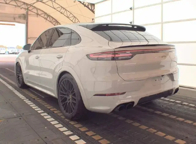 PORSCHE CAYENNE GTS COUPE 2022