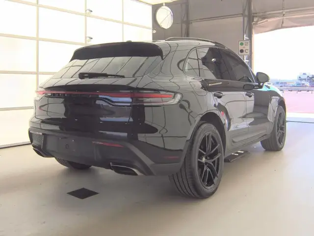 PORSCHE MACAN 2022