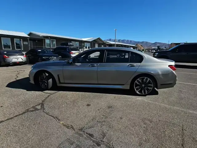 BMW 7 SERIES SEDAN M760I 2022
