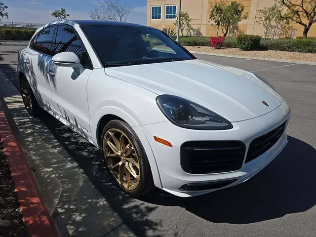 PORSCHE CAYENNE GTS COUPE 2023