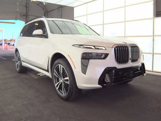 BMW X7 SPORTS ACTIVITY VEHICLE 2023