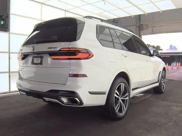BMW X7 SPORTS ACTIVITY VEHICLE 2023