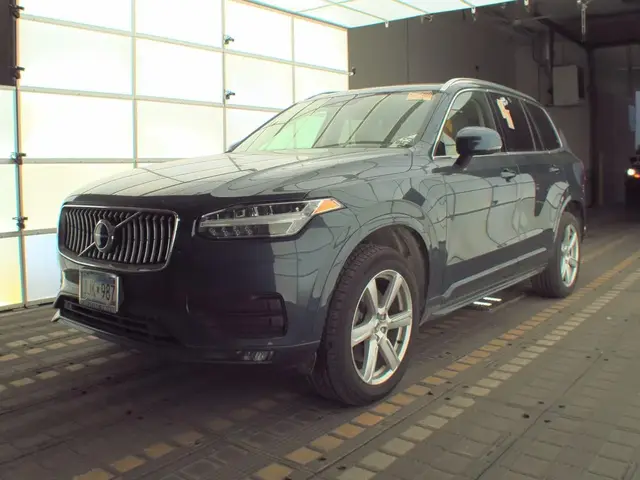 VOLVO XC90 T6 MOMENTUM 6-PASSENGER 2022