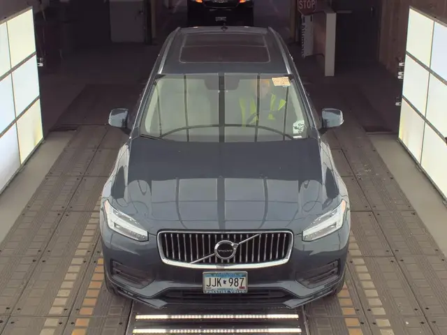 VOLVO XC90 T6 MOMENTUM 6-PASSENGER 2022
