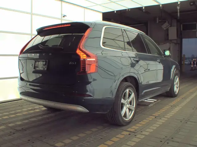 VOLVO XC90 T6 MOMENTUM 6-PASSENGER 2022