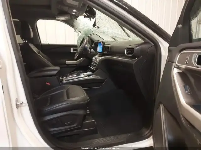 FORD EXPLORER XLT 2022