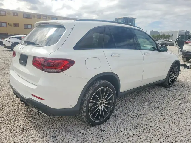 MERCEDES-BENZ GLC 300 2022
