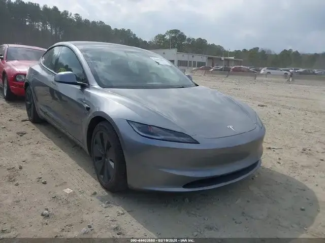 TESLA MODEL 3 2025